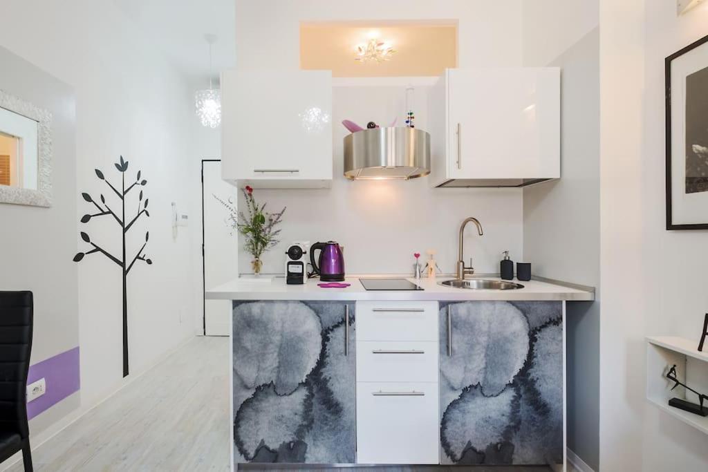 ℒovely & ℰlegant Next To Duomo/missori Apartamento *